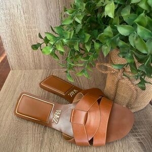 Zara Women's Flat Crossed Leather Sandals